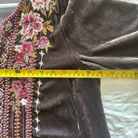 Johnny Was Valmere Embroidered Velvet Tunic Top Sz XS - Picture 10 of 12